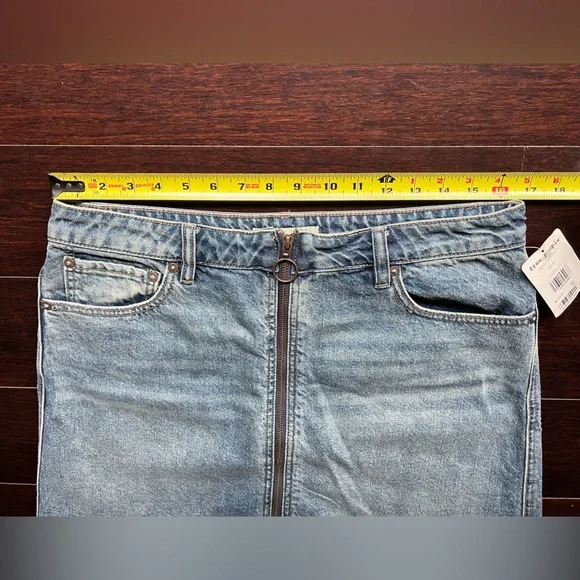 Free People We The Free Zip It Up Denim Mini Skirt A-Line Frayed Hem 31 NWT - Picture 7 of 12